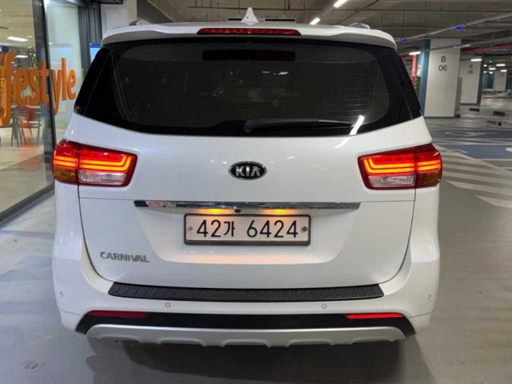 KIA Carnival - Vista 7