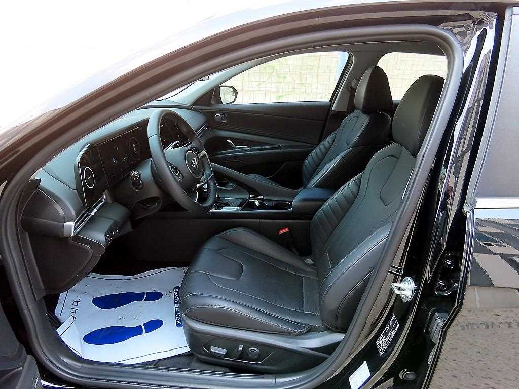 HYUNDAI Avante - Vista 7