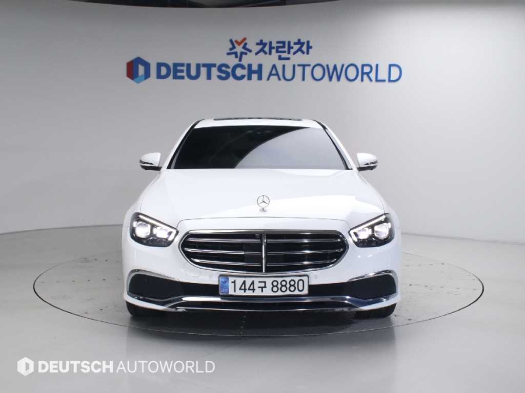 Mercedes Benz E class - Vista 3