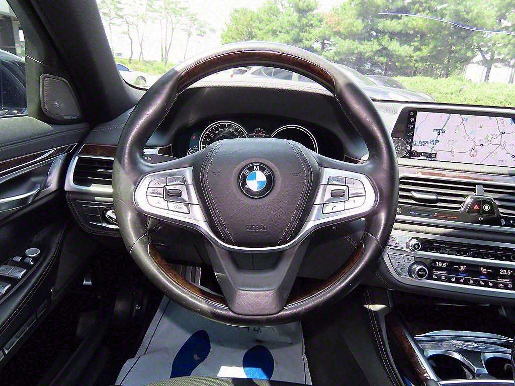 BMW 7 Series - Vista 10