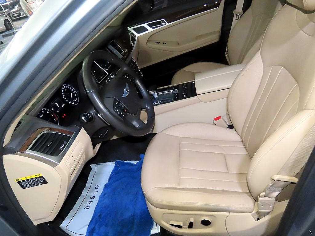 HYUNDAI Genesis - Vista 8