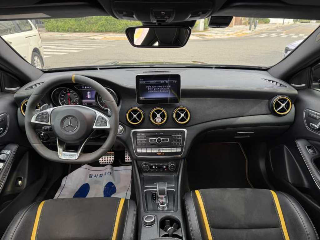 Mercedes Benz GLA Class - Vista 11