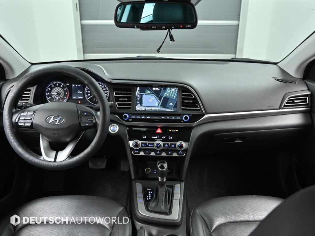 HYUNDAI Avante - Vista 10