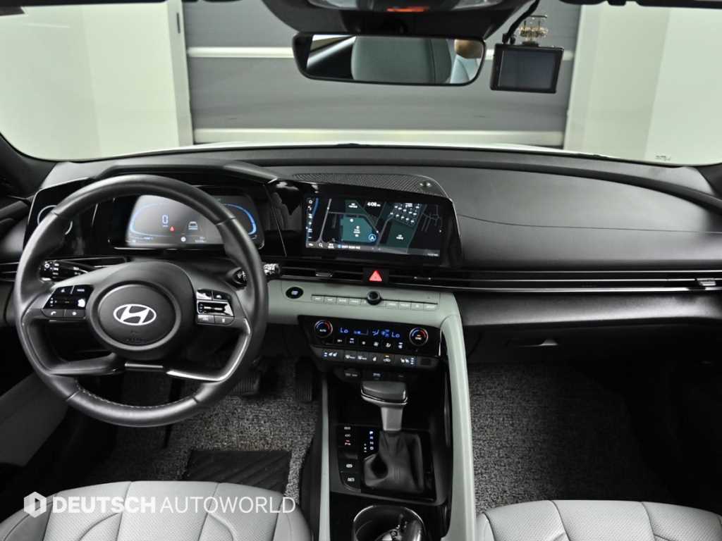 HYUNDAI Avante - Vista 9