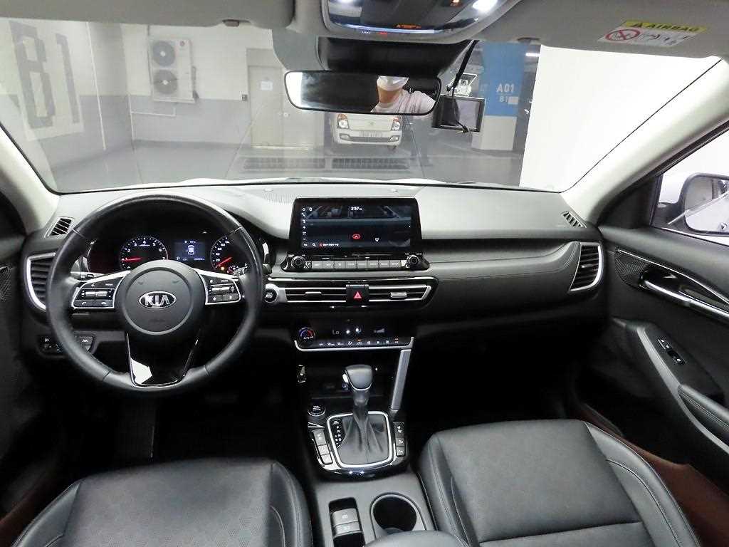KIA Seltos - Vista 8