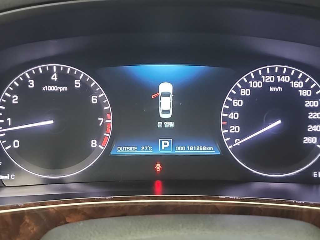 HYUNDAI Equus - Vista 8