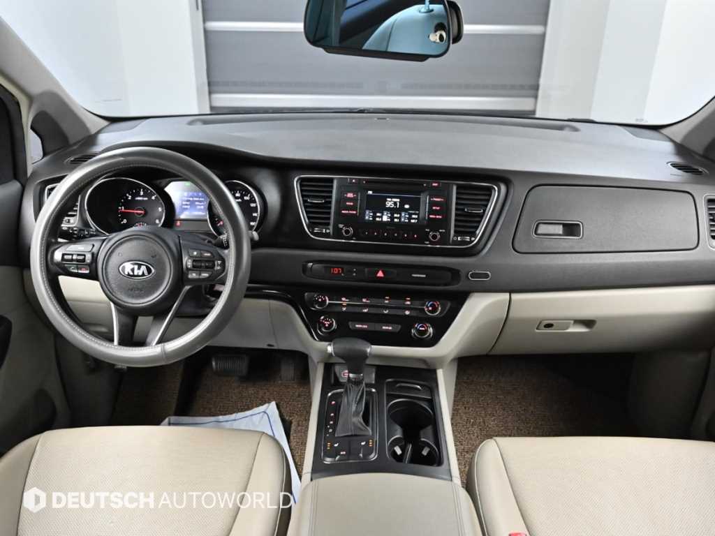 KIA Carnival - Vista 9