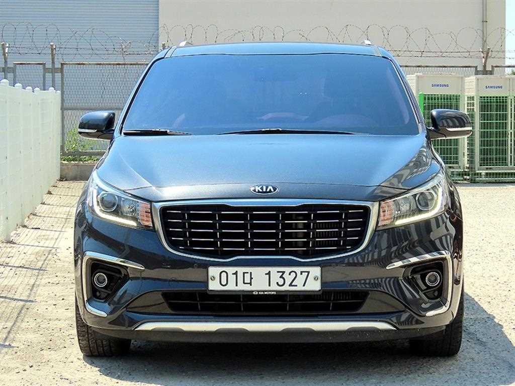 KIA Carnival 2018 Gris - Importación desde Corea - HF Imports Iquique - Foto 1