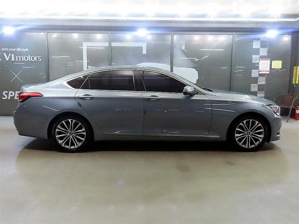 HYUNDAI Genesis - Vista 3