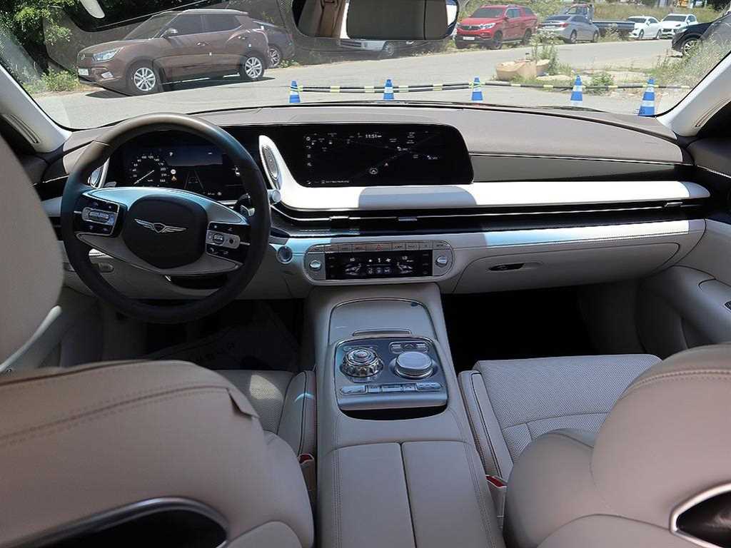 Genesis G90 - Vista 7