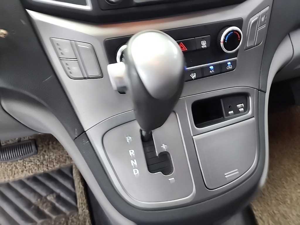 HYUNDAI Starex - Vista 10