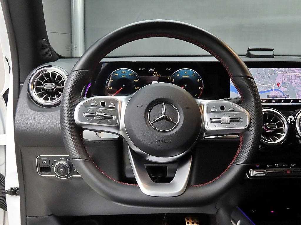 Mercedes Benz GLB Class - Vista 11