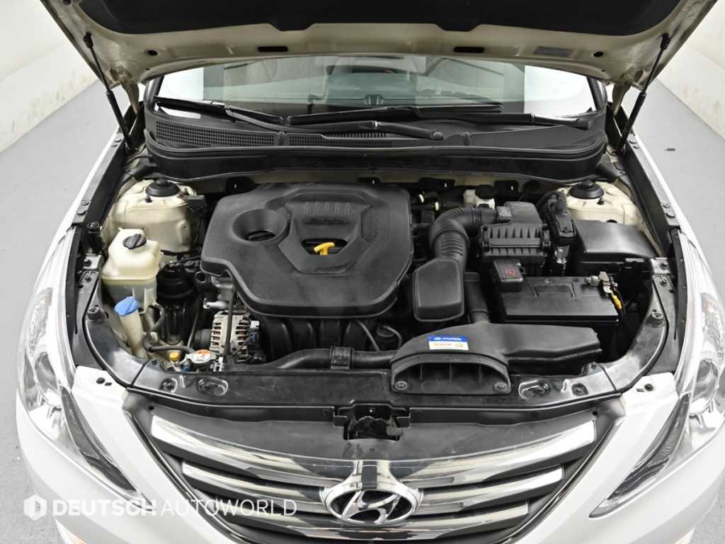 HYUNDAI Sonata - Vista 8