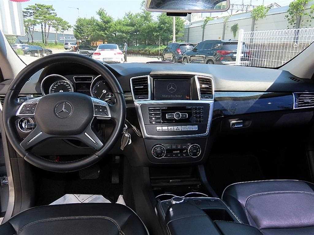Mercedes Benz M Class - Vista 9