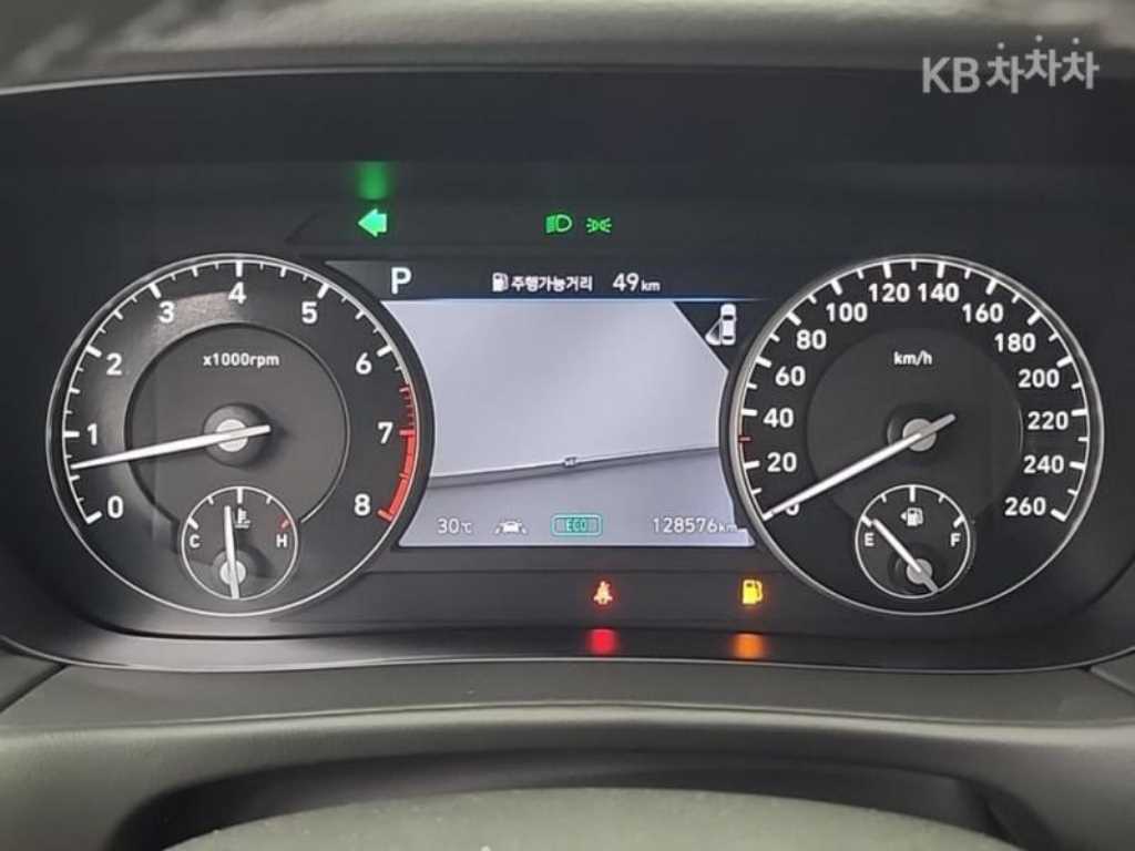 Genesis G90 - Vista 8