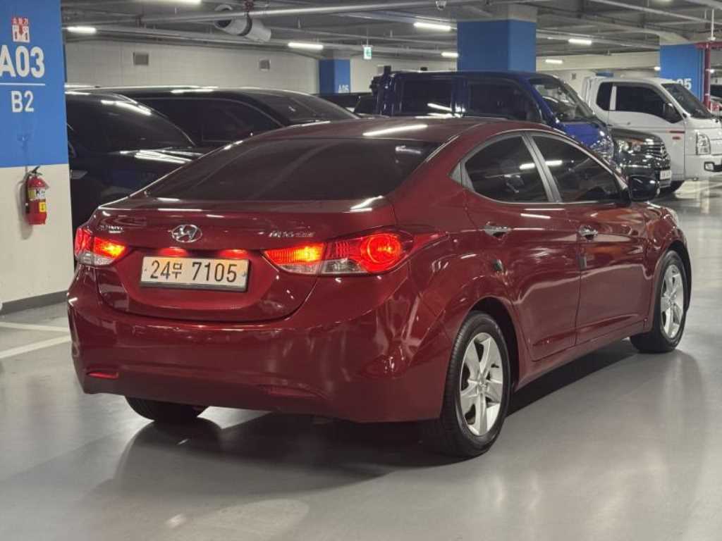 HYUNDAI Avante - Vista 2