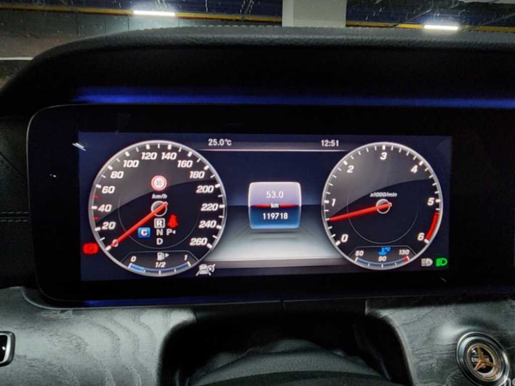 Mercedes Benz CLS Class - Vista 8