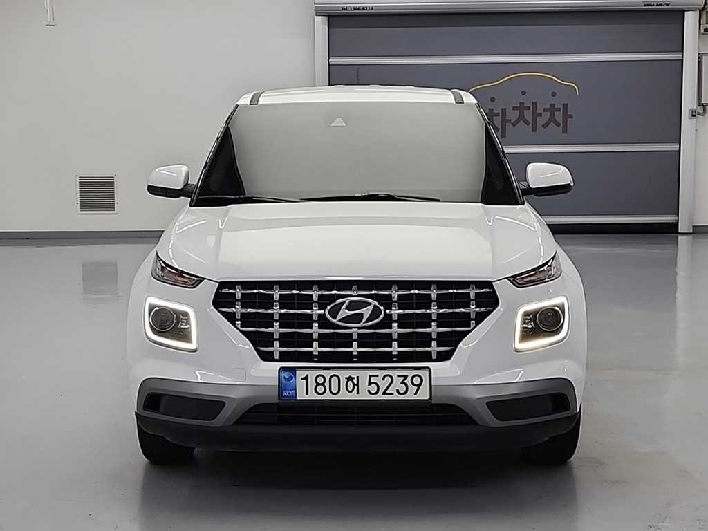 HYUNDAI Venue - Vista 2