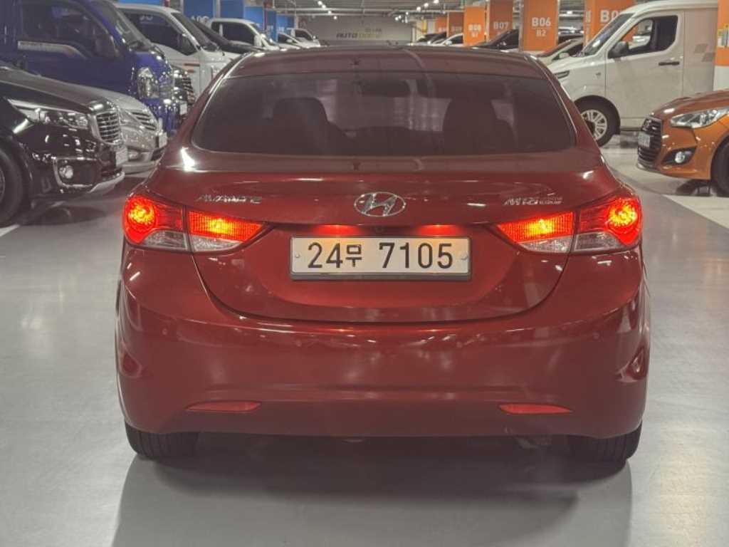 HYUNDAI Avante - Vista 6