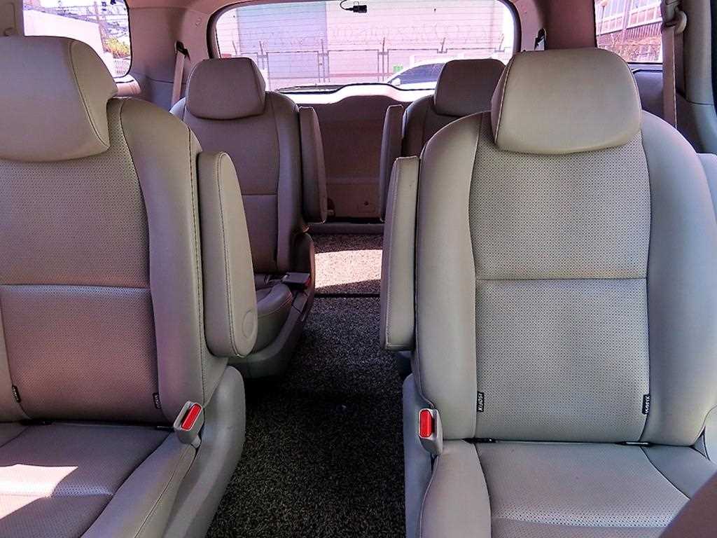 KIA Carnival - Vista 9