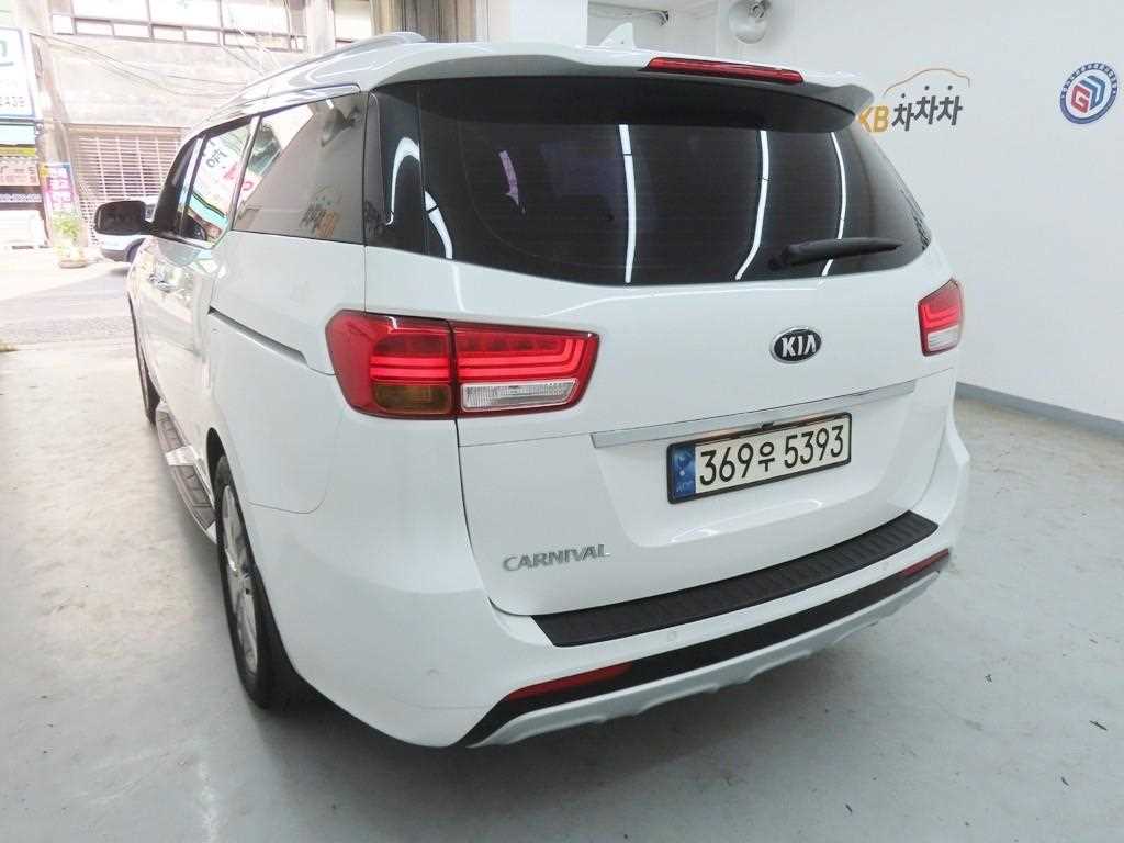 KIA Carnival - Vista 6