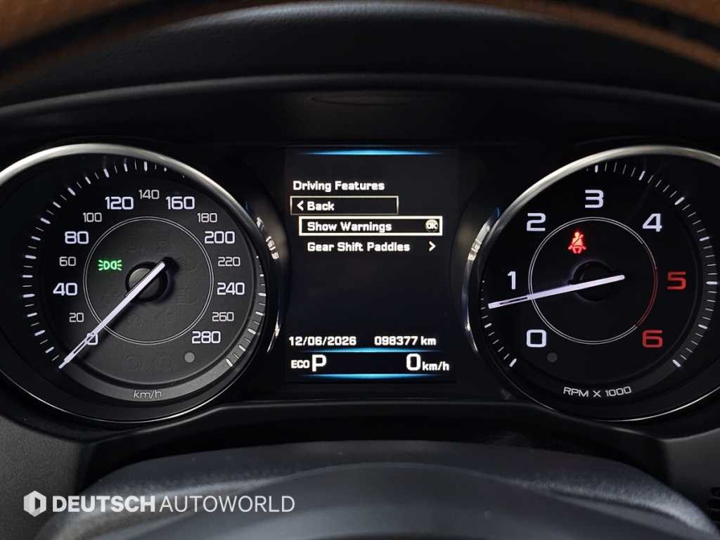 Jaguar XE - Vista 10