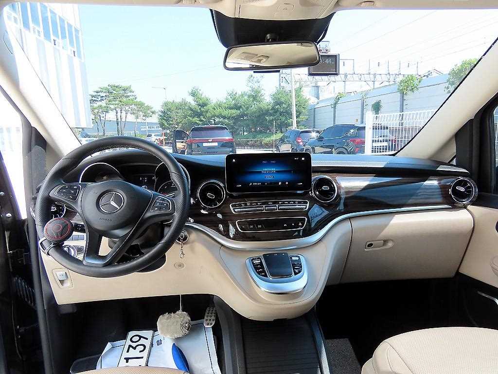 Mercedes Benz V Class - Vista 10