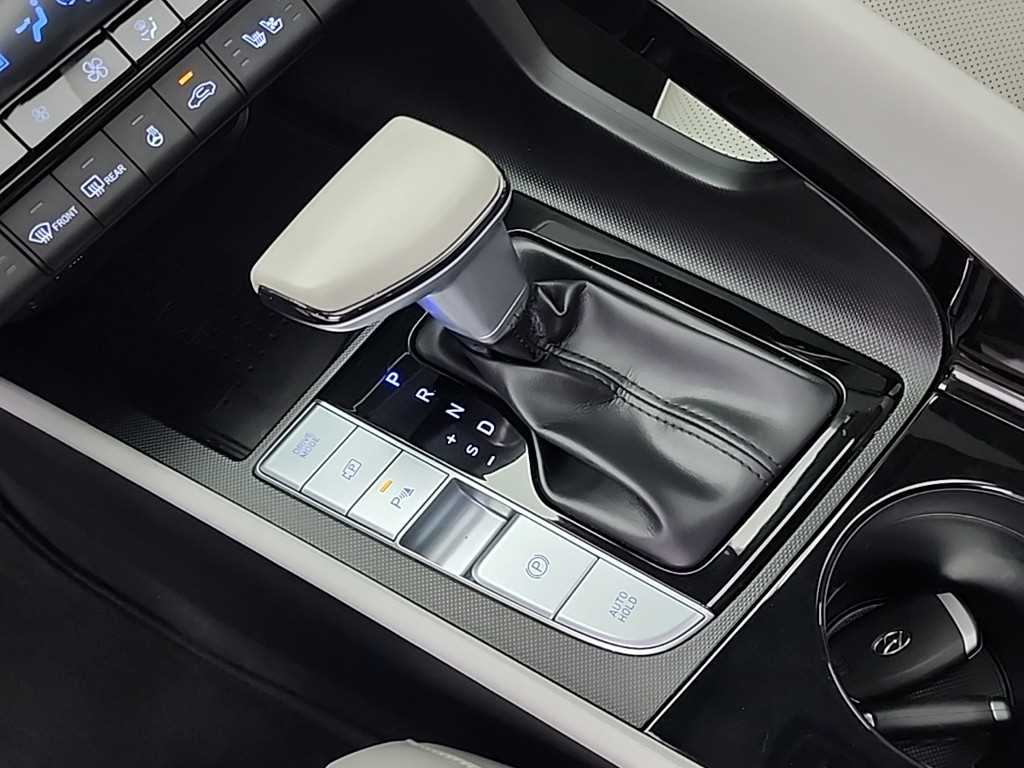 HYUNDAI Avante - Vista 10