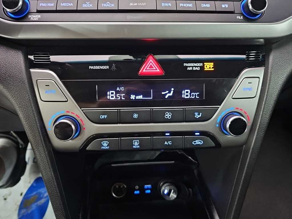 HYUNDAI Avante - Vista 12