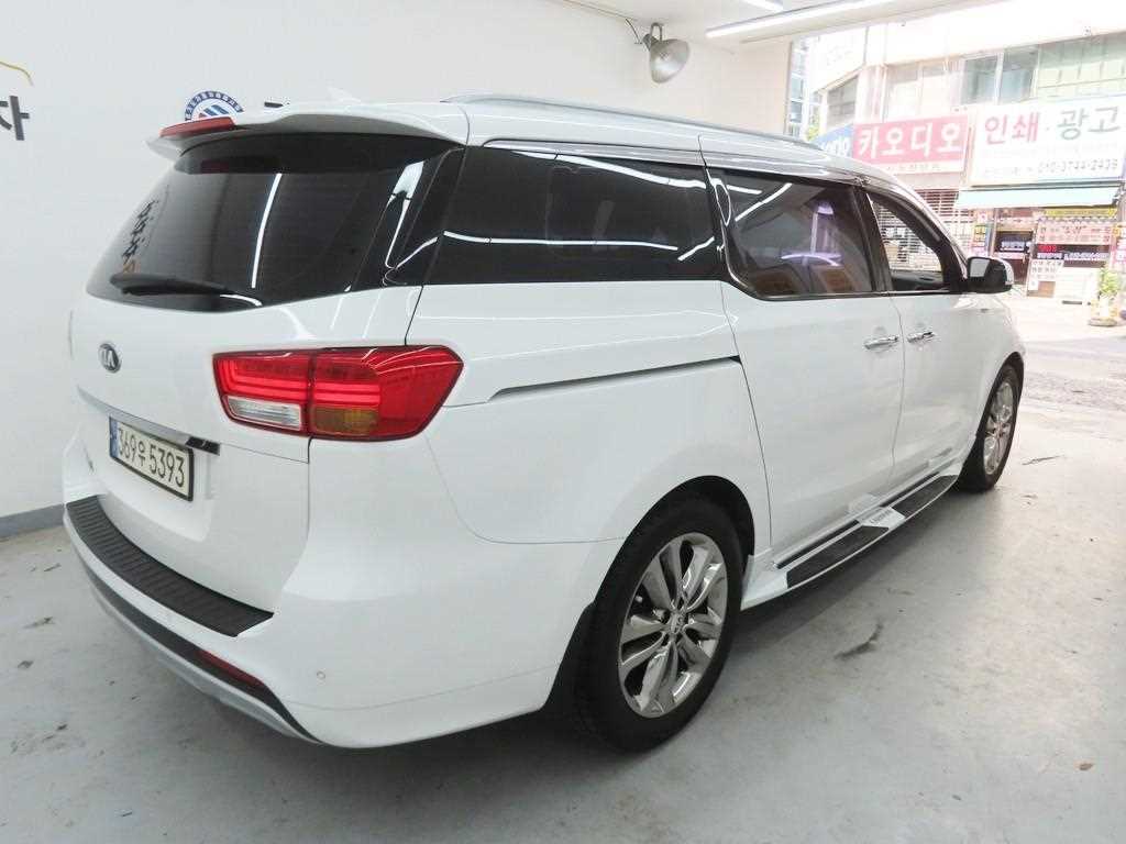 KIA Carnival - Vista 3