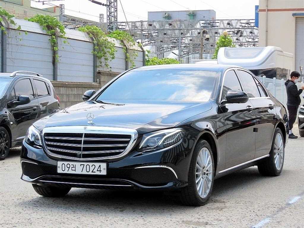 Mercedes Benz E class - Vista 2