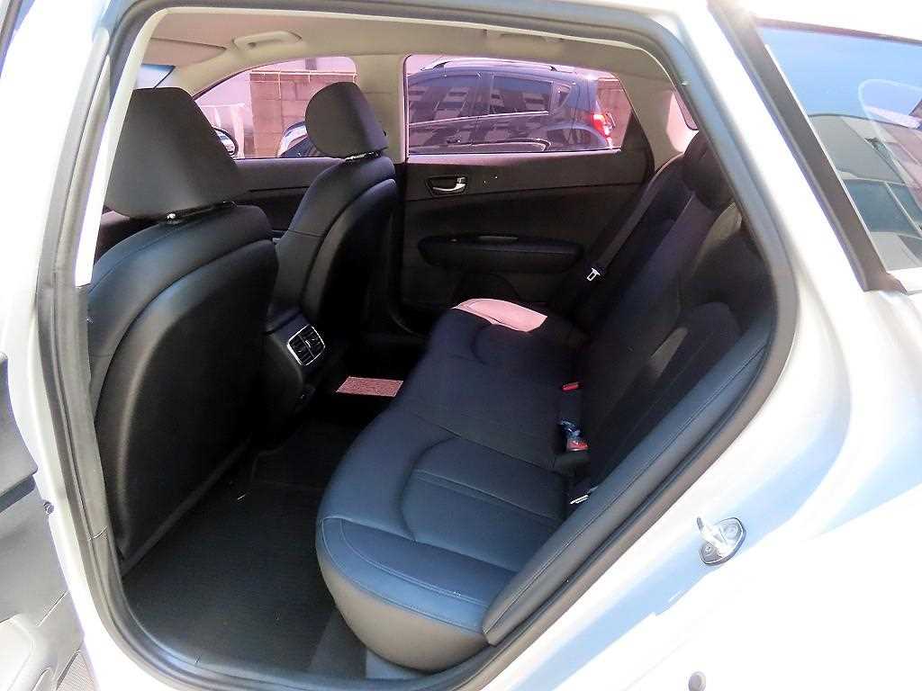 KIA K5 - Vista 8