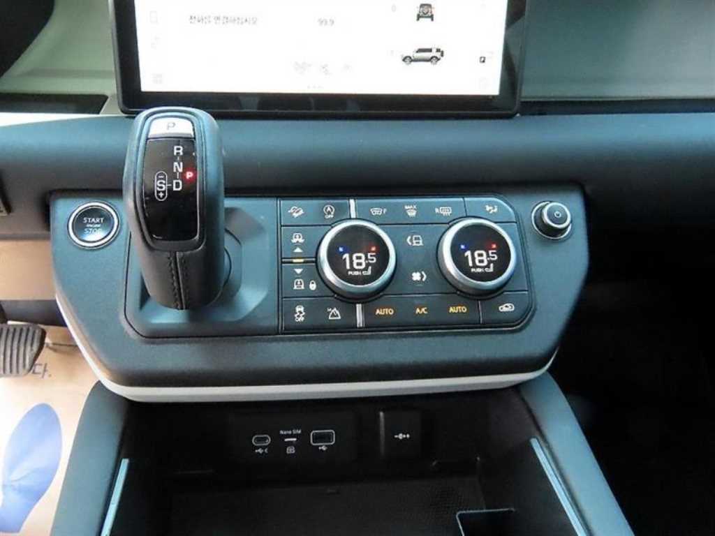 Land Rover Defender - Vista 12