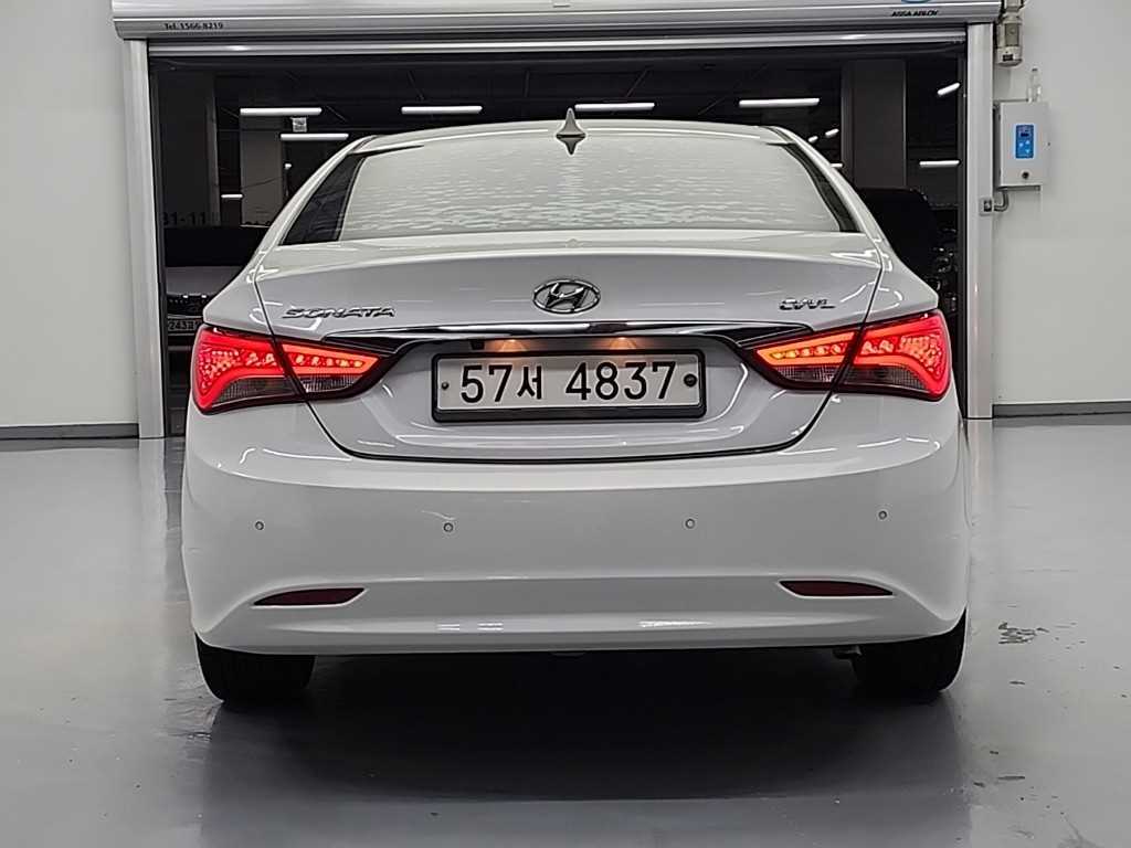 HYUNDAI Sonata - Vista 3