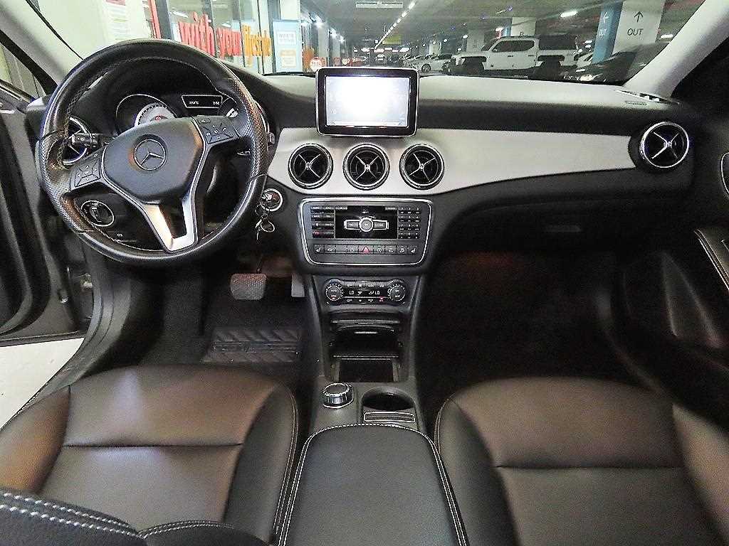 Mercedes Benz GLA Class - Vista 12