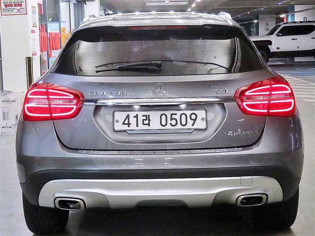 Mercedes Benz GLA Class - Vista 7