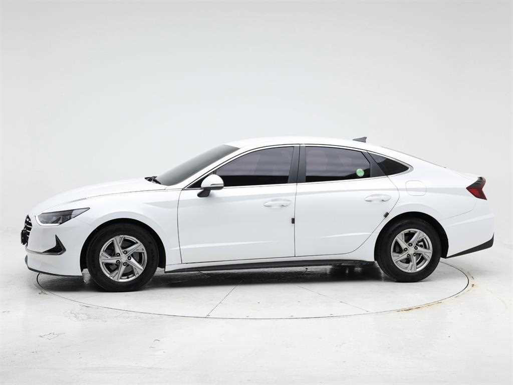 HYUNDAI Sonata - Vista 3