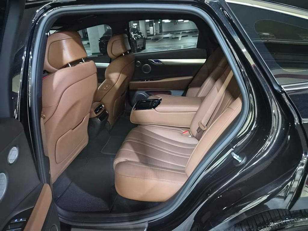 Genesis G80 - Vista 9