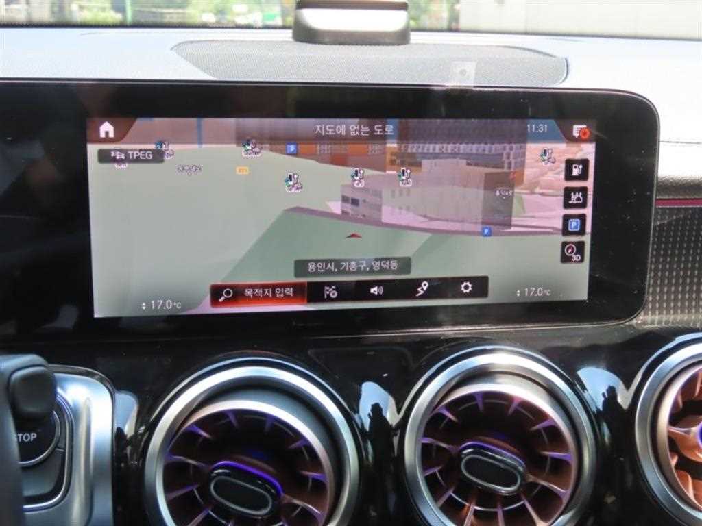 Mercedes Benz EQB - Vista 11