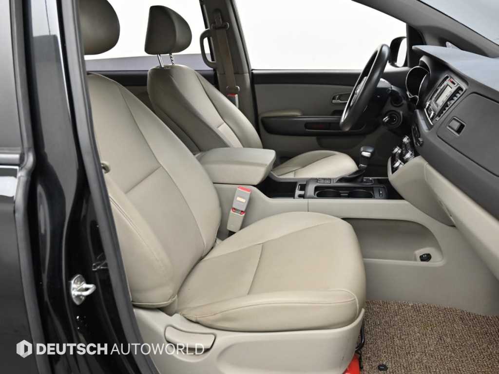KIA Carnival - Vista 12