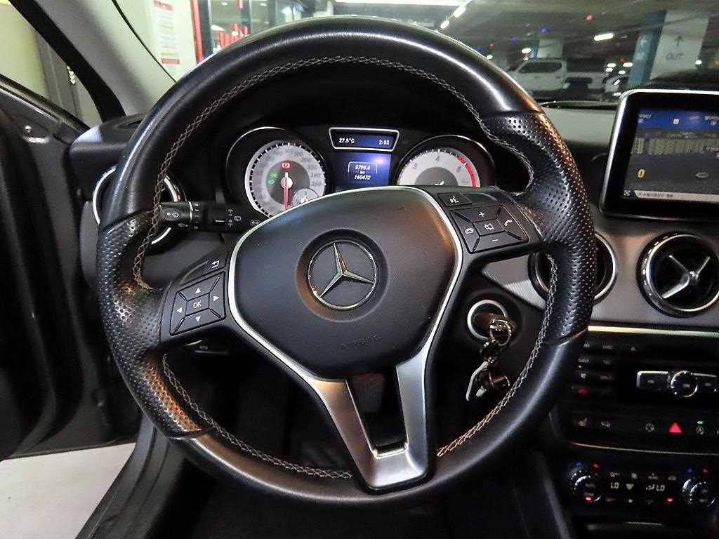Mercedes Benz GLA Class - Vista 10