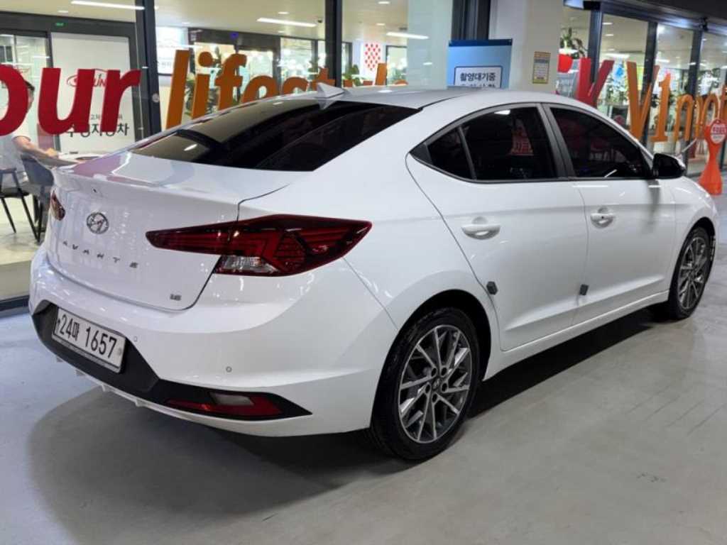HYUNDAI Avante - Vista 6