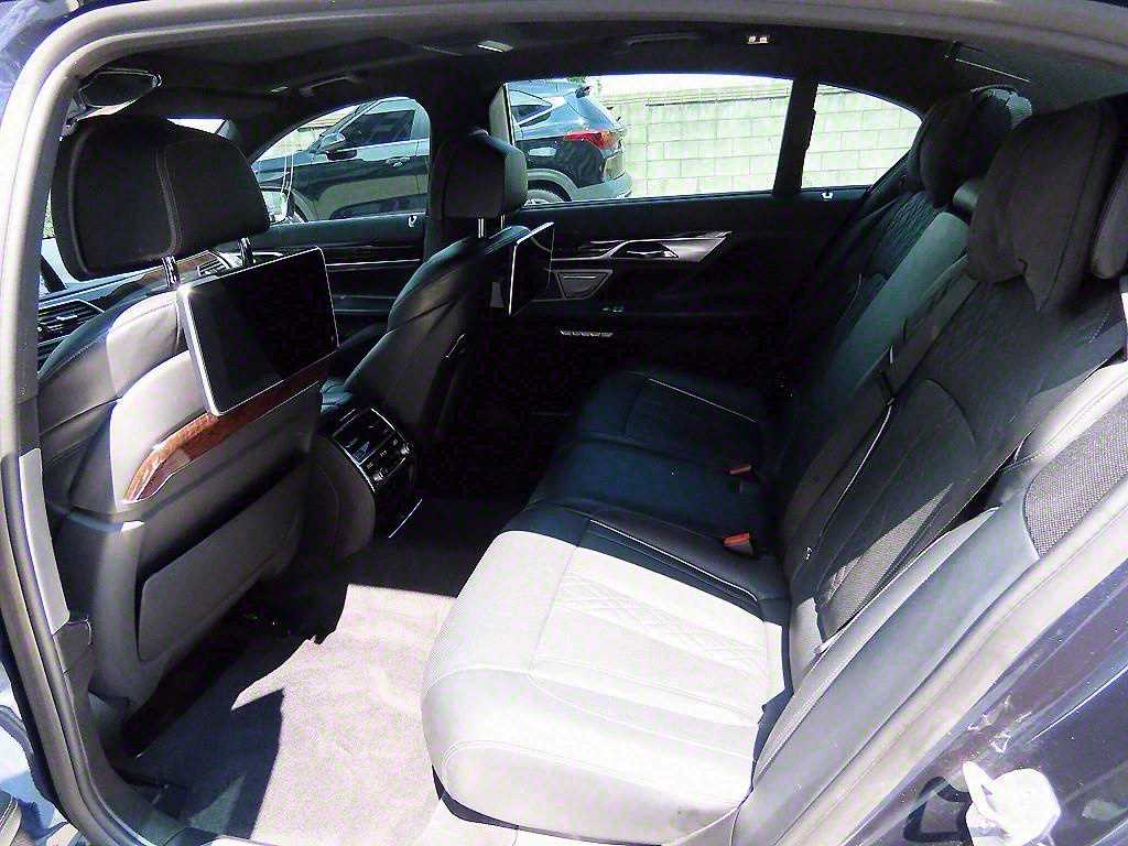 BMW 7 Series - Vista 8