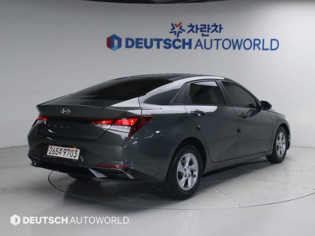 HYUNDAI Avante - Vista 2