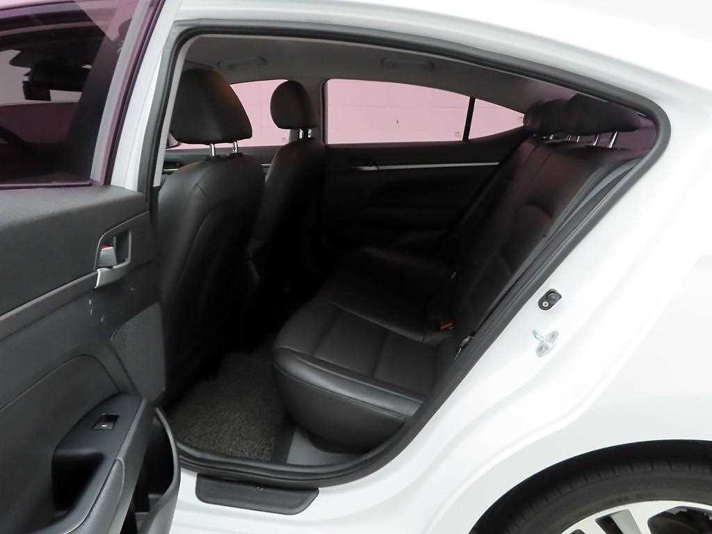 HYUNDAI Avante 2018 Blanco - Importación desde Corea - HF Imports Iquique - Foto 16