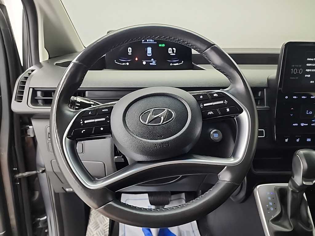 HYUNDAI Staria - Vista 11