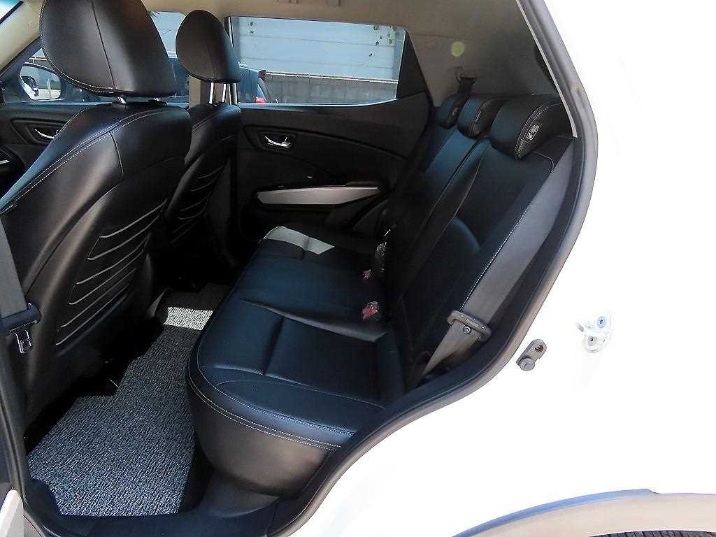 Ssangyong Tivoli - Vista 8