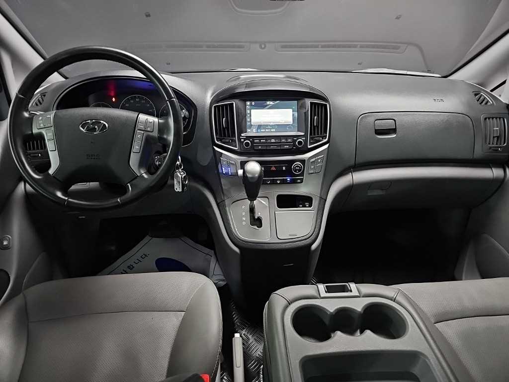 HYUNDAI Starex - Vista 9