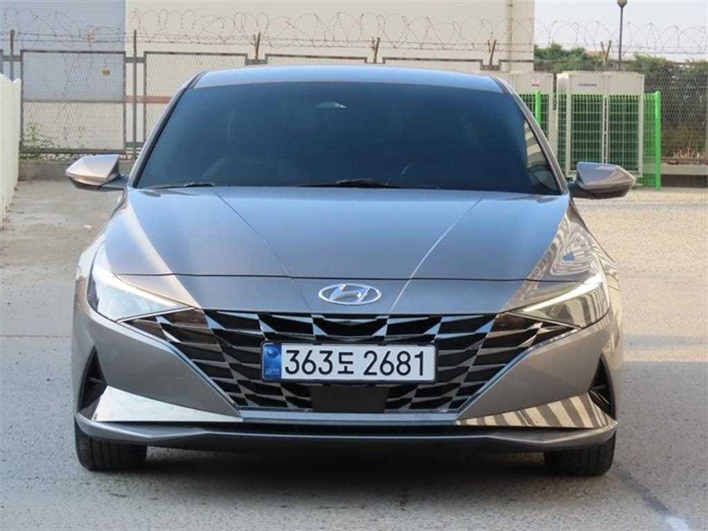 HYUNDAI Avante - Vista 2