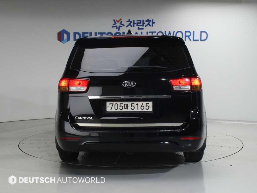 KIA Carnival - Vista 6